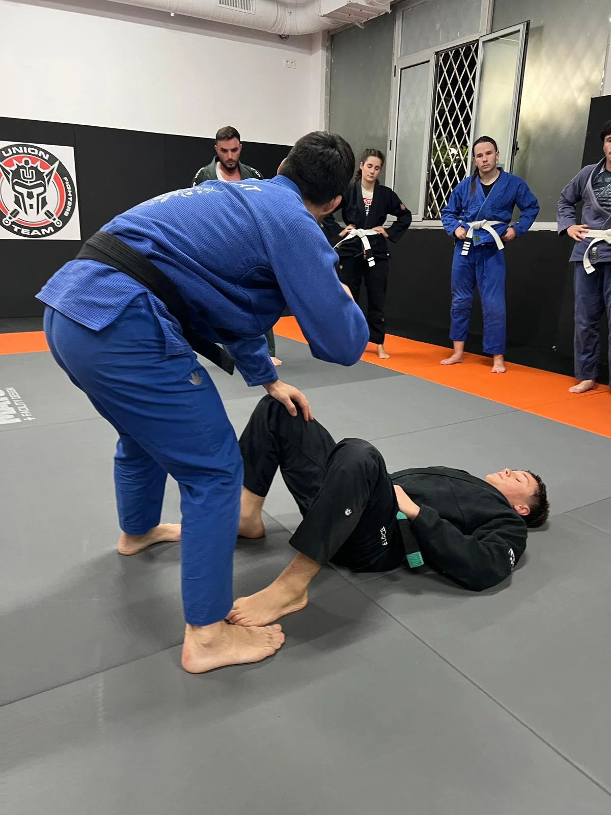 BJJ y Grappling en Barcelona: Del Tatami Deportivo al Control Real en MMA